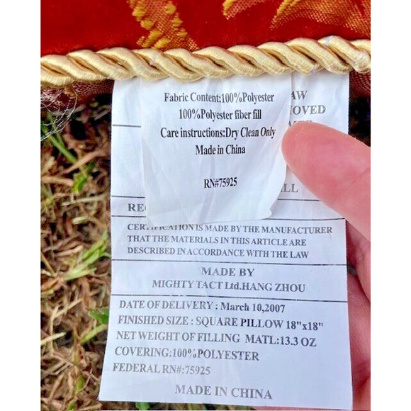 Comforter Set Mighty Tact Full/Queen Size Comforter 86" x 86" Dated 2010 - Picture 12 of 14